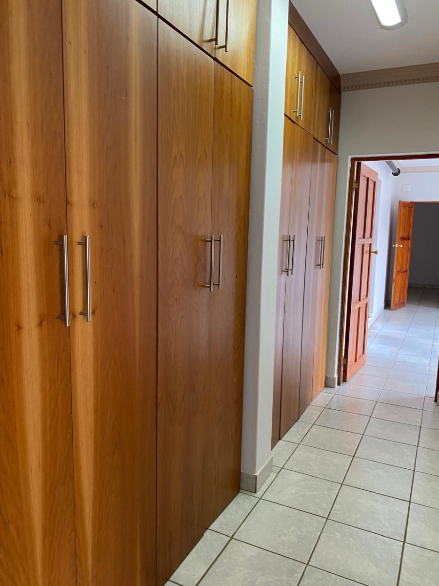 5 Bedroom Property for Sale in Birdwood Estate North West